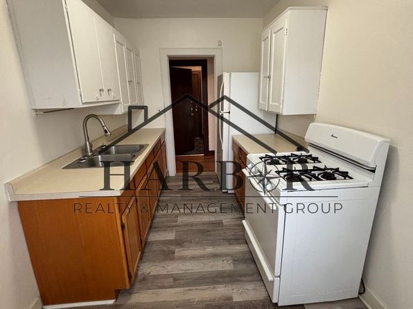 1215 Saint John Ave #4