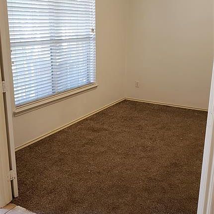4th image of 3304 Willow Springs Dr