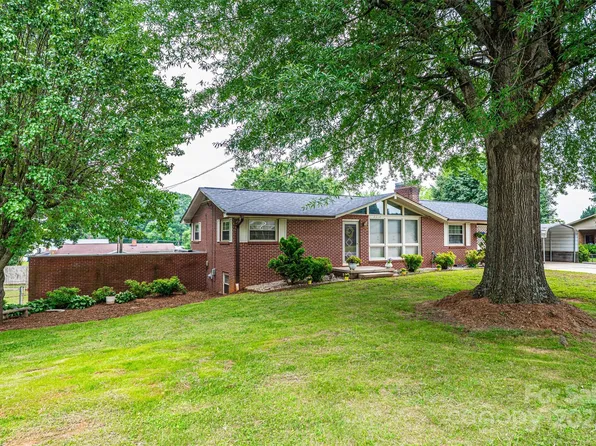 2836 20th Street Ln NE, Hickory, NC 28601