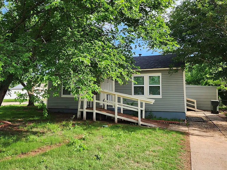1622 Lucas Ave — Photo 14