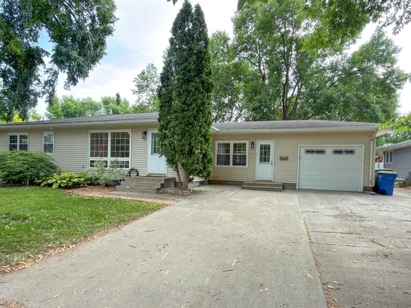 324 Dakota Ave, Brookings, SD 57006
