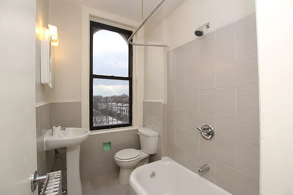 Rented by Nooklyn NYC LLC | media 17