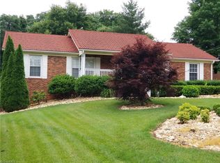 5260 Sweetwater Ct, Greensboro, NC 27407