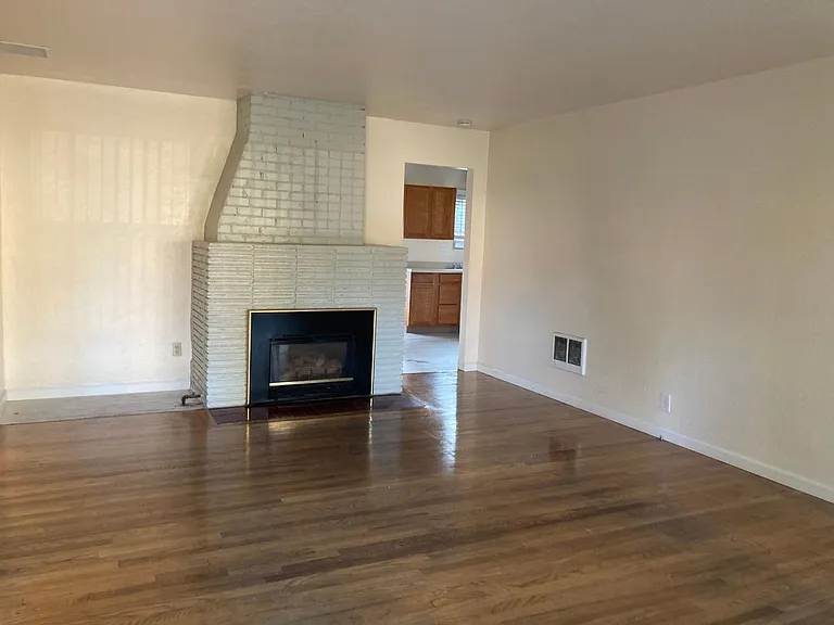 636 NW 21st St — Photo 7