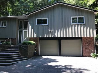 102 Fleets Cove Rd, Huntington, NY 11743