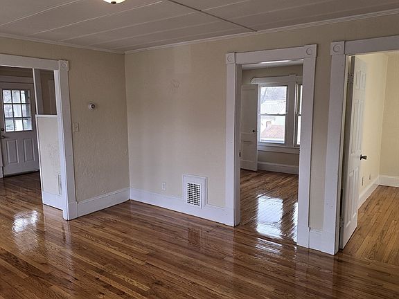 5th image of 456-458 Page Blvd