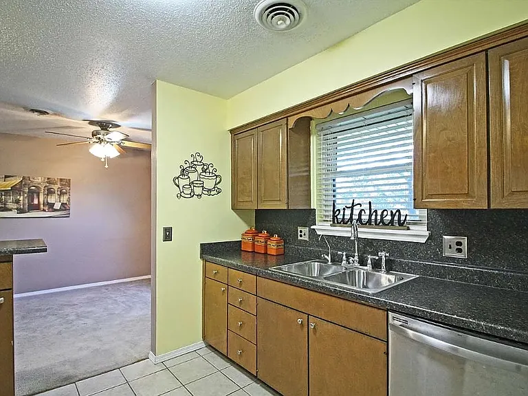 1902 N Oakwood Rd #A — Photo 1