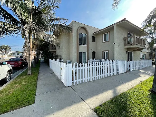 226 15th St — Photo 1
