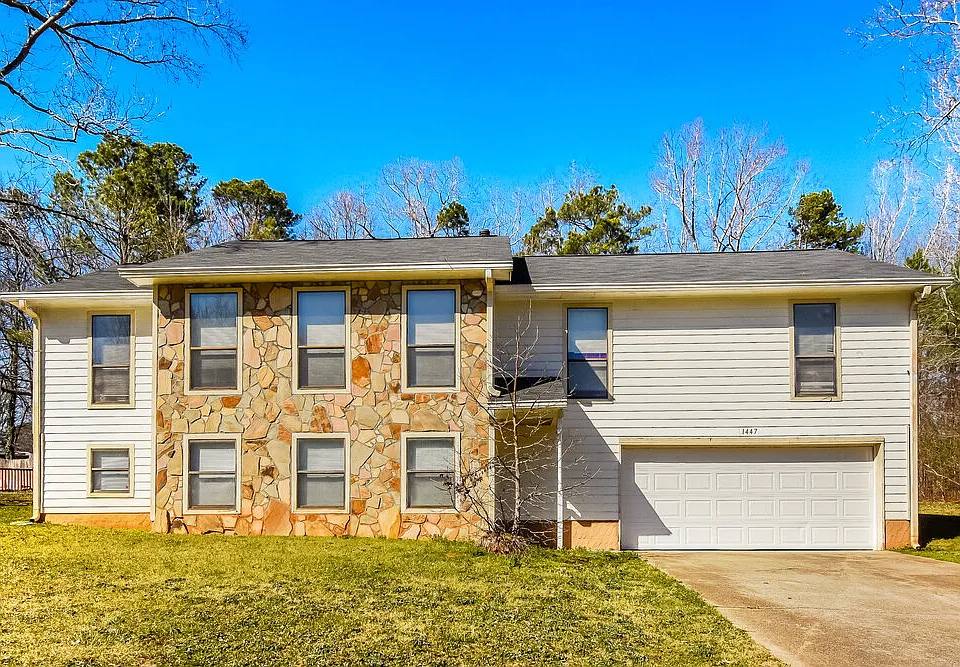 1447 Glynn Oaks Cir SW