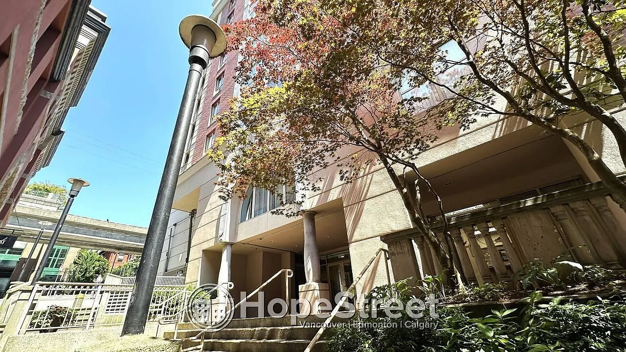 2 bed, 700 sqft, $2,200 — Photo 3