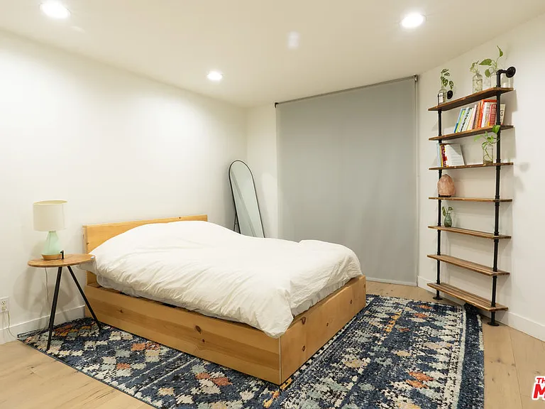 740 N Kings Rd #122 — Photo 9