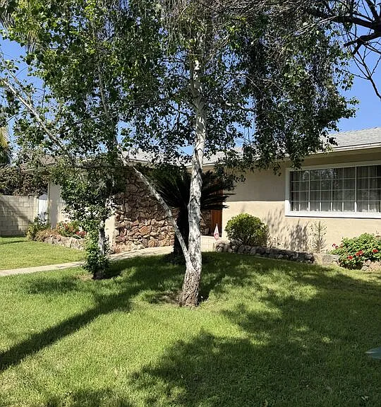 5412 Hazeltine Ave — Photo 1