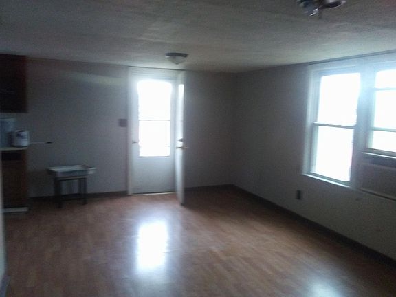 2nd image of 505 Lee St Unit D