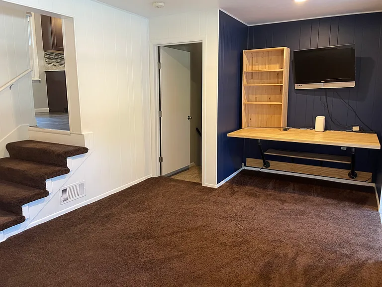 DESK ROOM 2_06252024