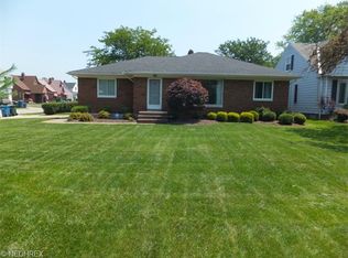 5943 Chestnut Hills Dr, Parma, OH 44129