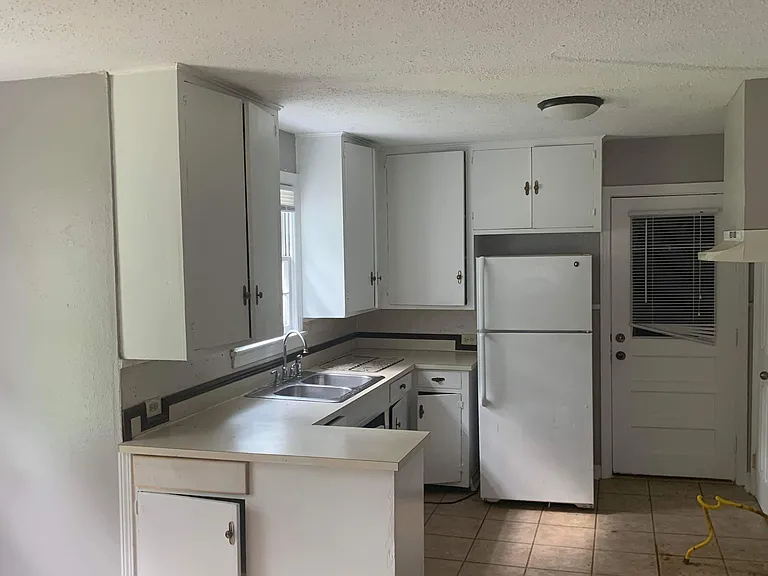 1812 Filhiol Ave — Photo 1