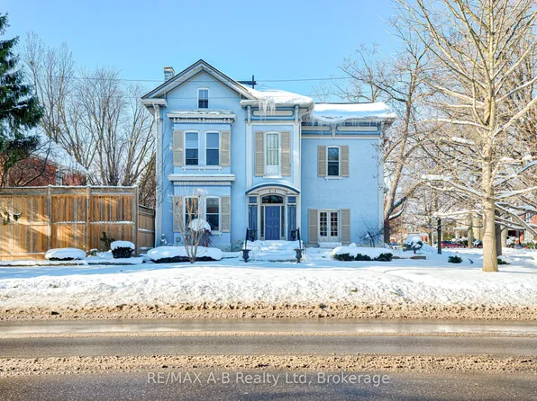 126 John St N, Stratford, ON N5A 6K9