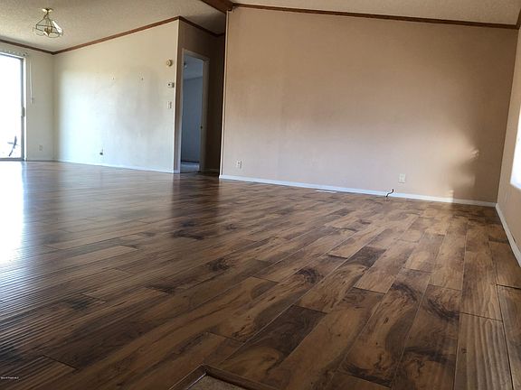 2nd image of 700 N Sioux Dr
