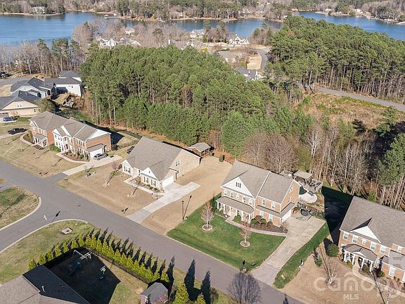3rd image of 2074 Fuera Rd