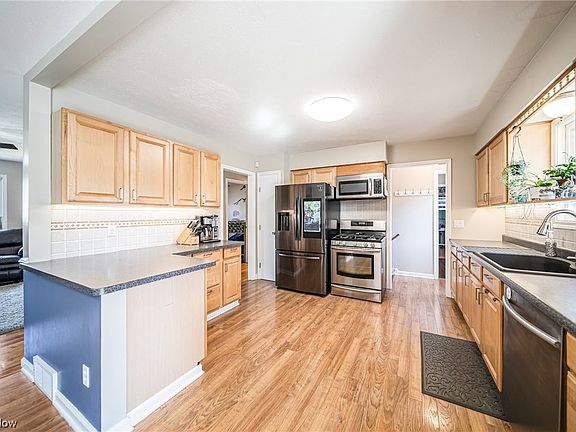 4th image of 7432 Larkspur Dr