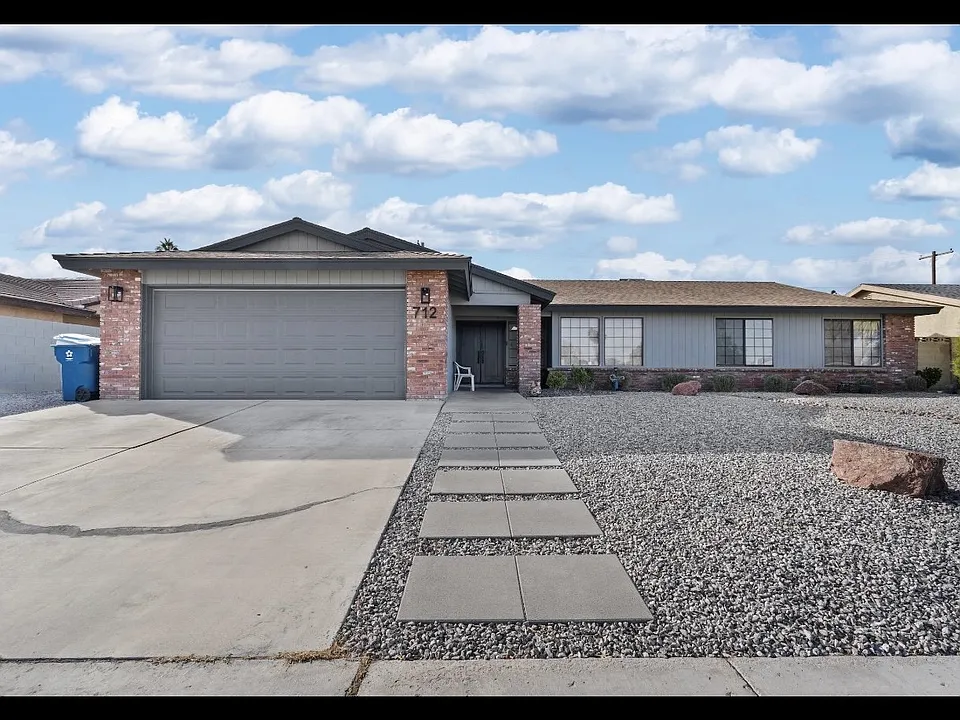 712 Glen Abbey Cir