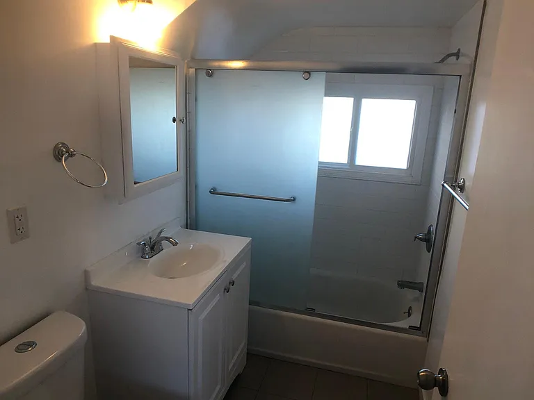 3 Anzavista Ave — Photo 5