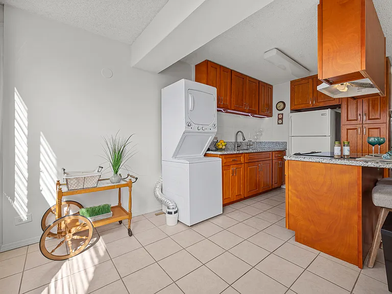818 S King St #1007 — Photo 9