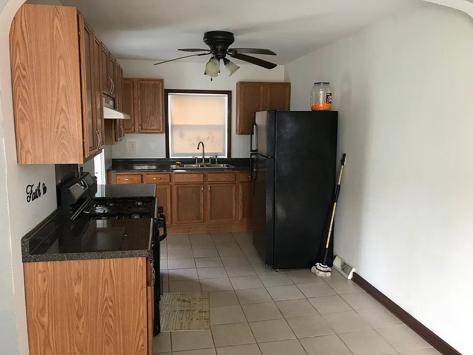 1st image of 14 W 71st Pl
