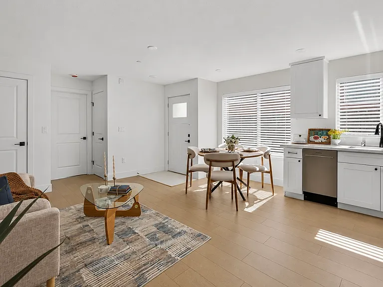 2710 T St #1 — Photo 4