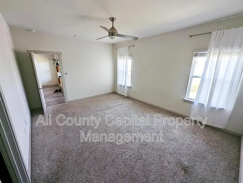 4 bed, 2.0 bath, 1861 sqft, $2,100 — Photo 4