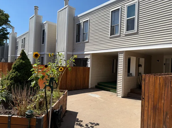 1050 S Monaco Pkwy, Denver, CO