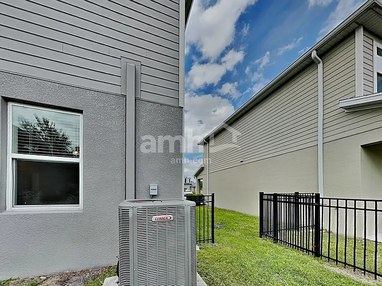 919 Walden Pond Dr — Photo 29