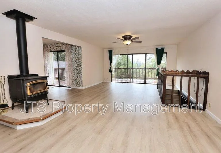 2812 Centennial Ct — Photo 12