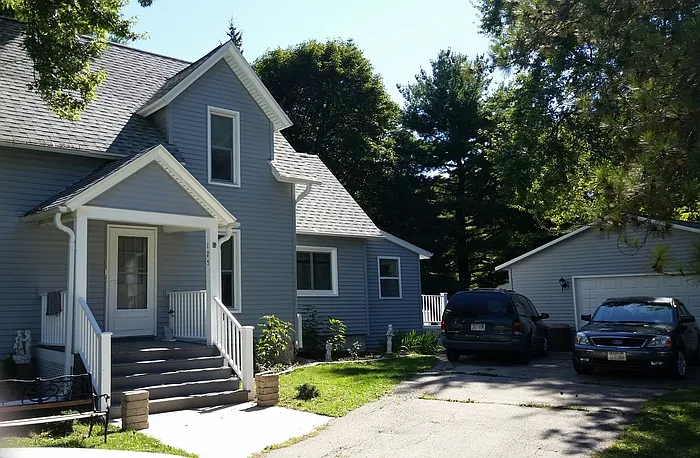 125 Pleasant St — Photo 2