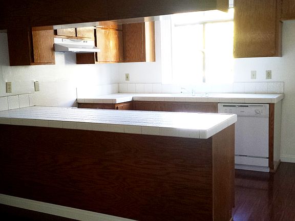 3rd image of 222 W Dexter St APT 11