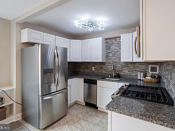 4th image of 1121 Arlington Blvd APT 801