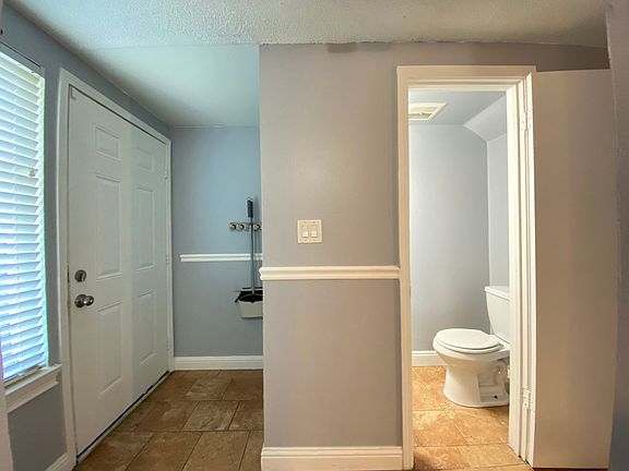 2nd image of 5722 Hillsdale Blvd
