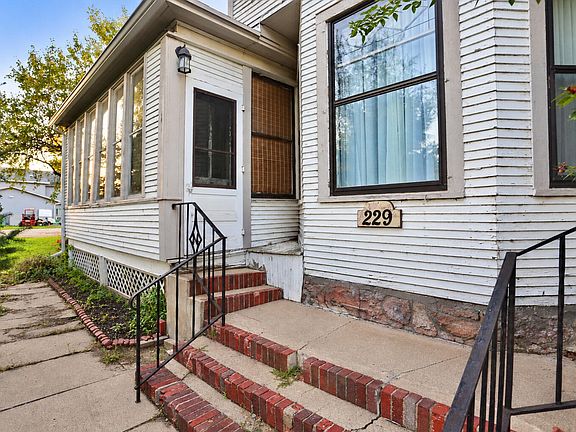4th image of 229 E 4th Ave