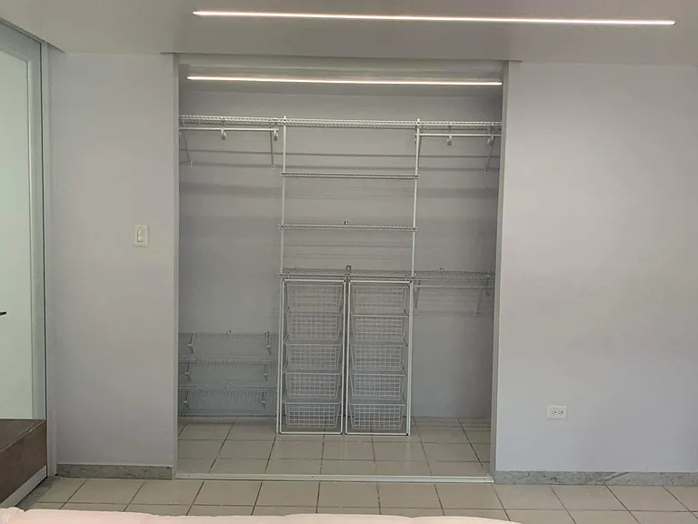 Master room walk-in closet