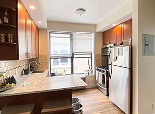 30-76 37th St #1R, Astoria, NY 11103