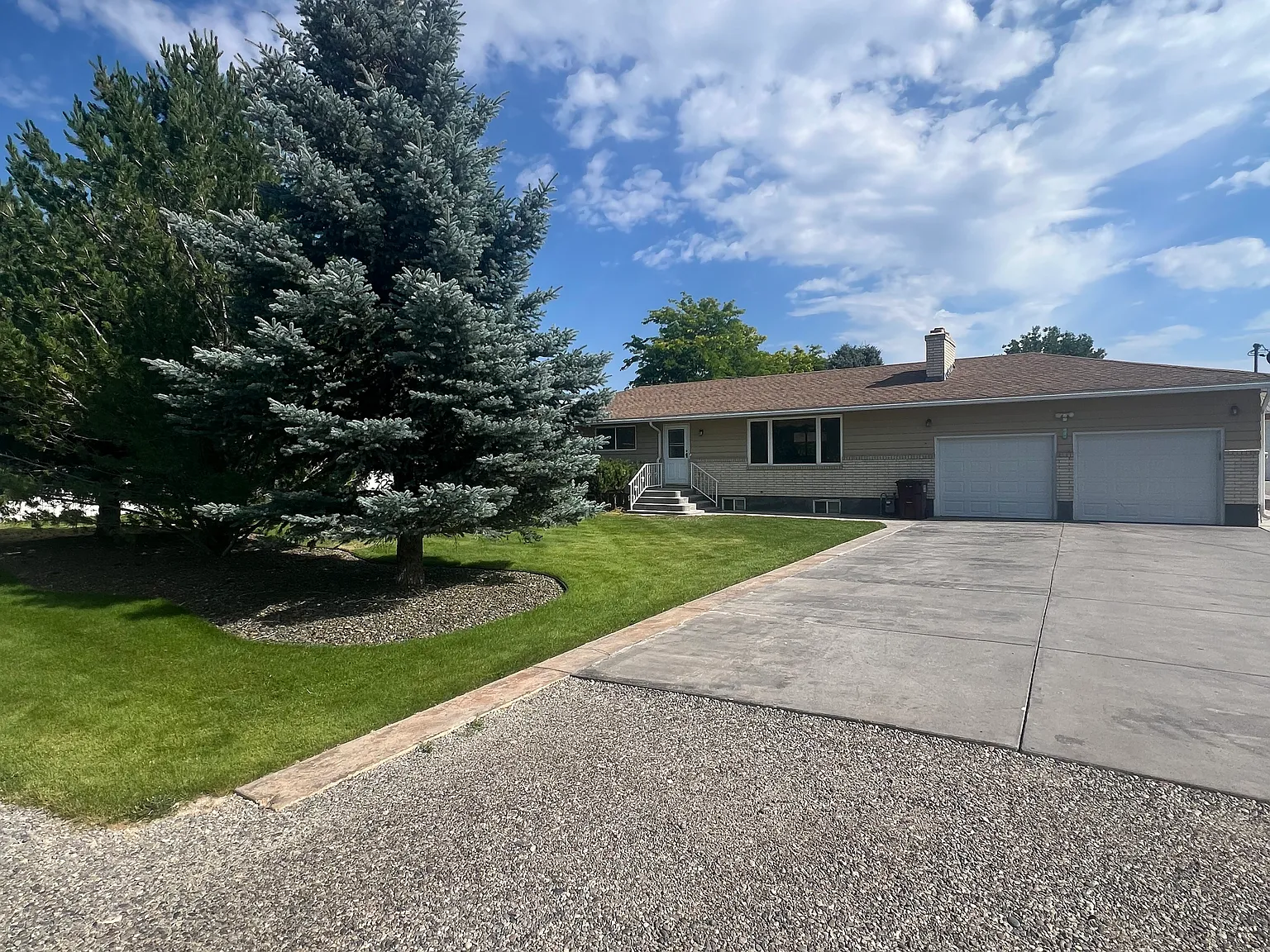 4 bed, 3240 sqft, $2,450 — Photo 2