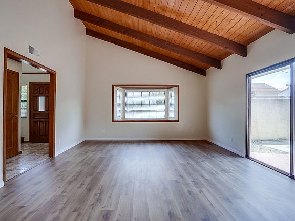 2nd image of 1307 Mackay Ln
