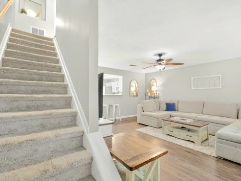 1011 Wolves Den Pl — Photo 18