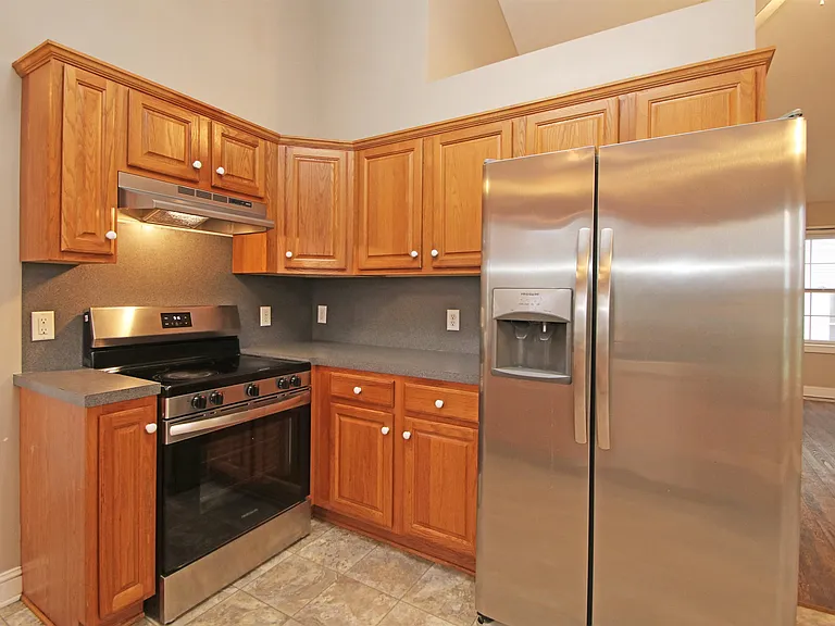 438 W Market St — Photo 8