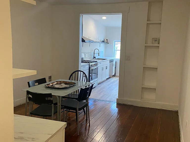 450 Belgrade St — Photo 22