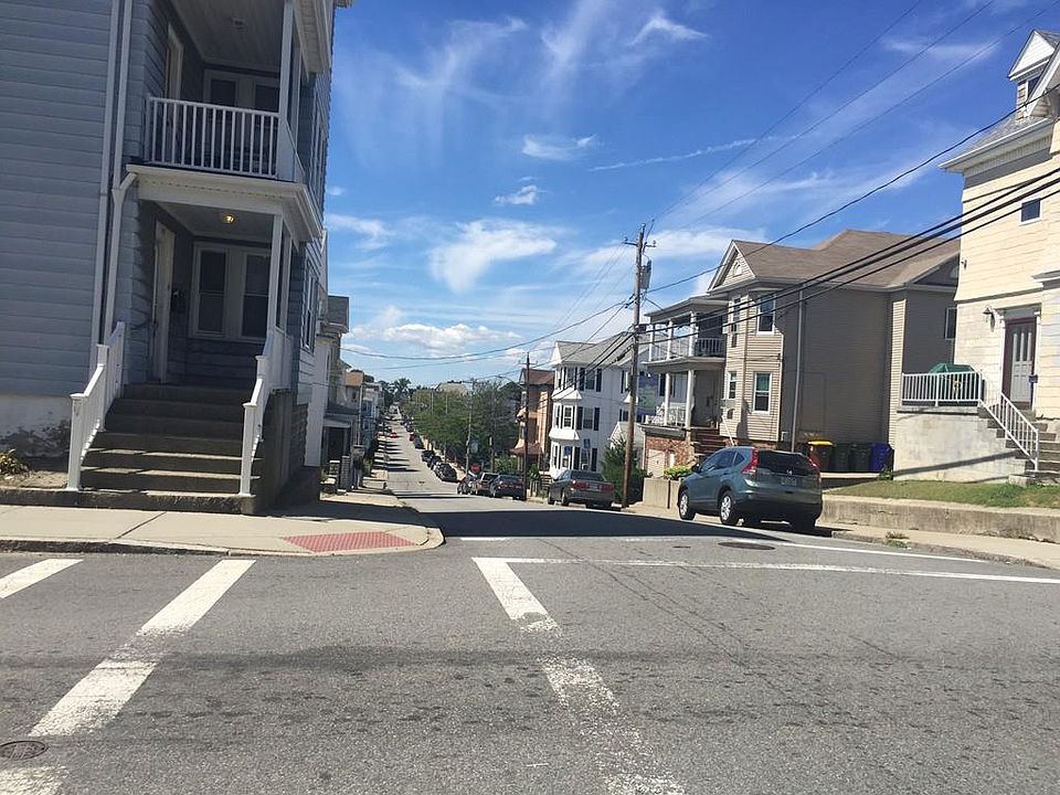 2nd image of 424 Whipple St