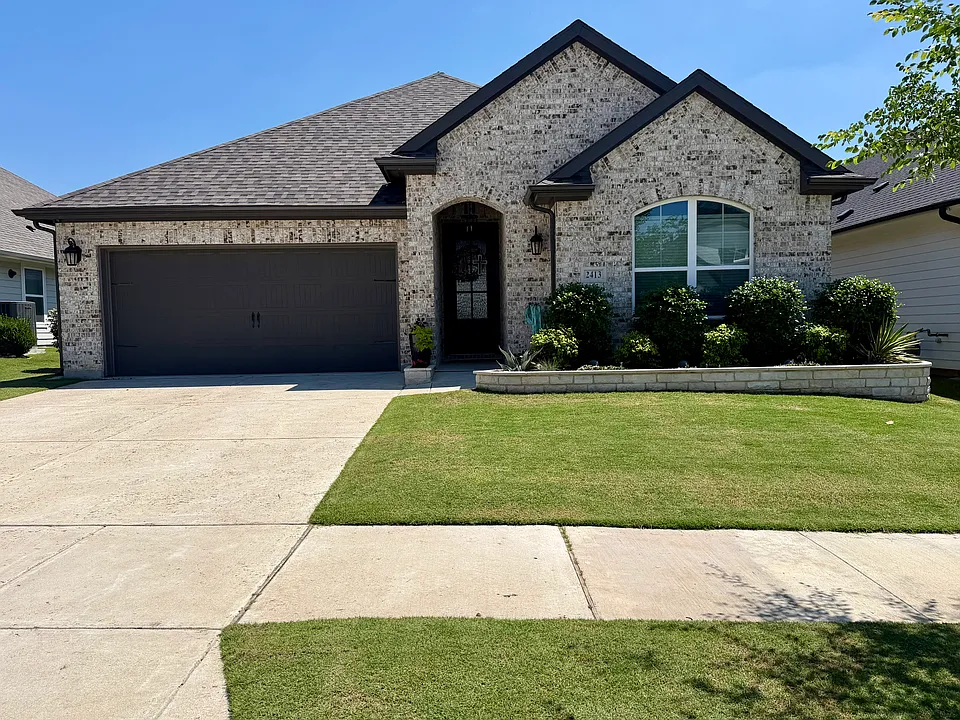 2413 Stella Ln