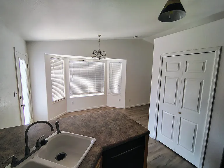 490 Sundown Dr — Photo 6