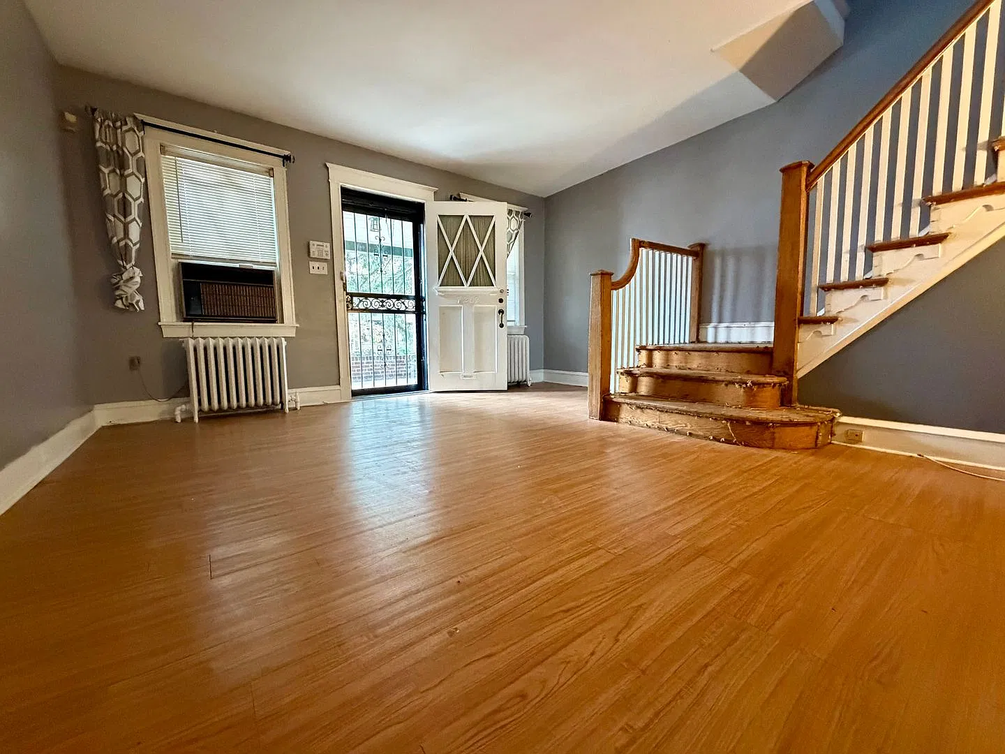 Charming 3-Bedroom/1-Bathroom Home in West Oak! Available NOW! — Photo 3