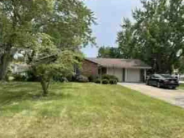 823 Poppy Dr, Wapakoneta, OH 45895